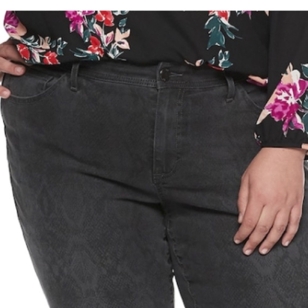 Plus Size EVRI Snake Print Skinny Jeans - Picture 3 of 7